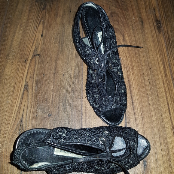 Manolo Blahnik heels - Picture 2 of 4